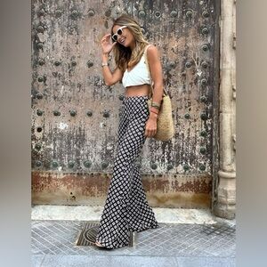 Commense NWT 💎 flowy flares